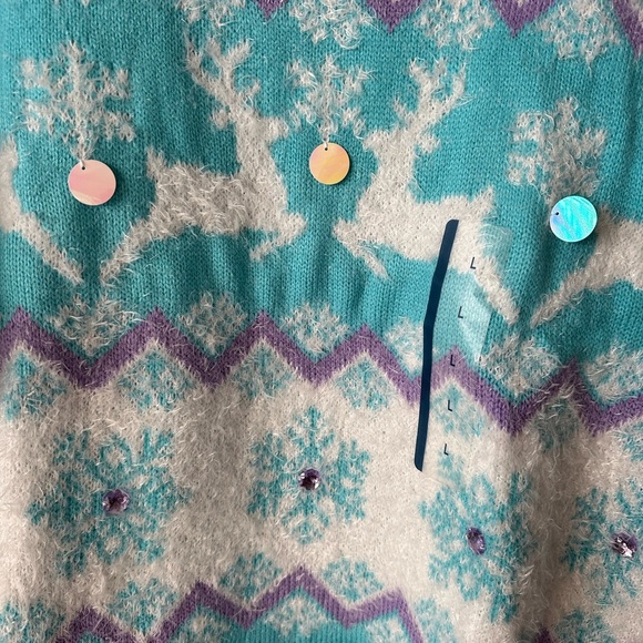 33 DEGREES Fuzzy Holiday Snowflakes Reindeer Large Scoop Crew Sweater BNWT - Picture 7 of 9